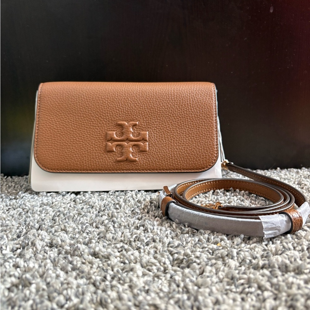 NWT Tory Burch Thea Flat Wallet Crossbody